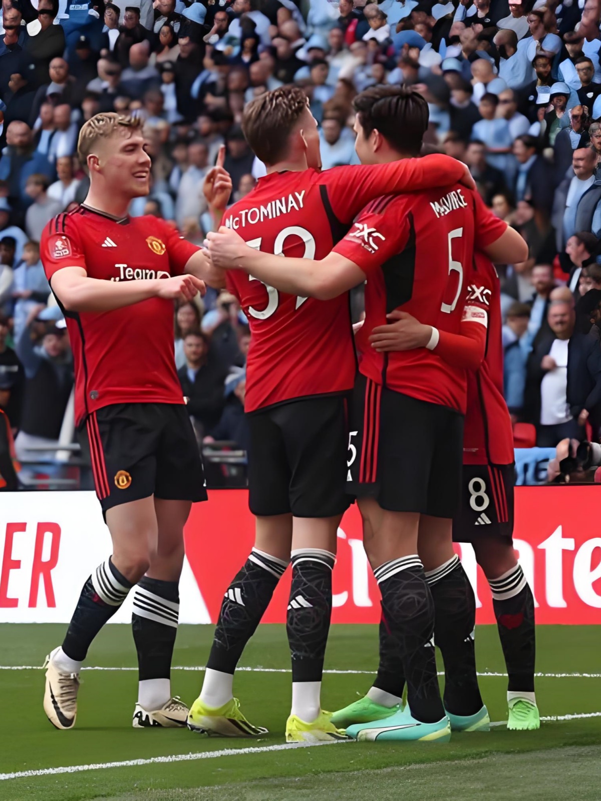 爱游戏入口包含曼联发布备战花絮，冲刺阶段调整名单，足总杯任务艰巨，阵容厚度经受考验的词条